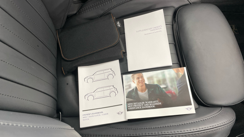 MINI Hatchback 1.5 Cooper Exclusive Premium 5dr Petrol Hatchback